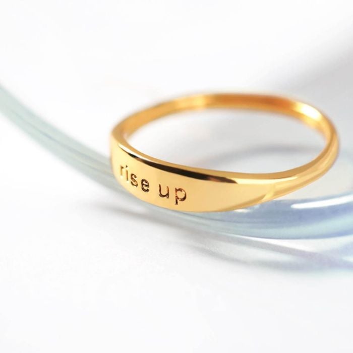 Anillo Grabado Chapado en Oro / Oro Blanco / Oro Rosa personalizado con nombre, iniciales y letra - My Design List - Español - 1