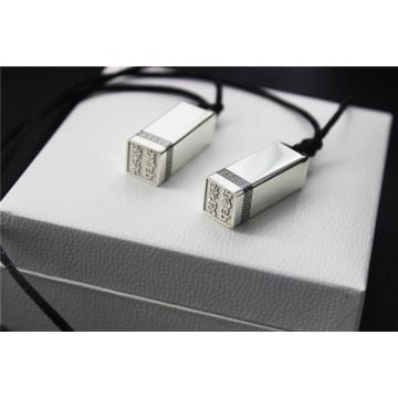 Collar de Barra Grabada con Sello en Plata de Ley 925 personalizado con nombre, letra y iniciales