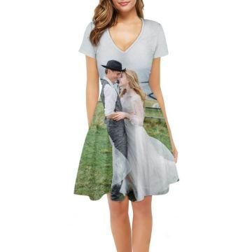 Vestido con cuello en V personalizado con foto y letra