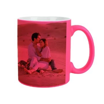 Gör personlig rosa fluorescerande mugg med egen design