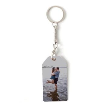 Foto de llavero hexagonal personalizado con foto y letra